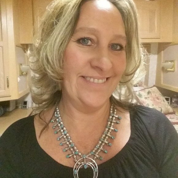 Meet your Posher, Debbie - Picture 2 of 2